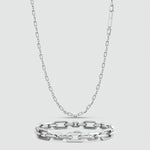 Vooraanzicht van aqdas herenarmband en qaws zilveren ketting van Ninetwofive.