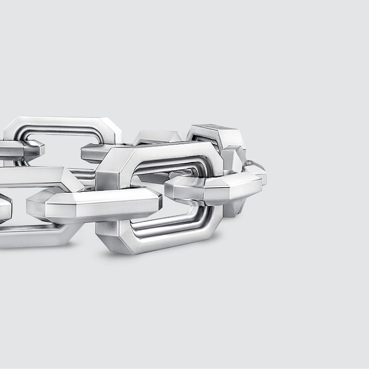Close-up of Roman arch design on the Aqdas sterling silver chain link bracelet by NineTwoFive.