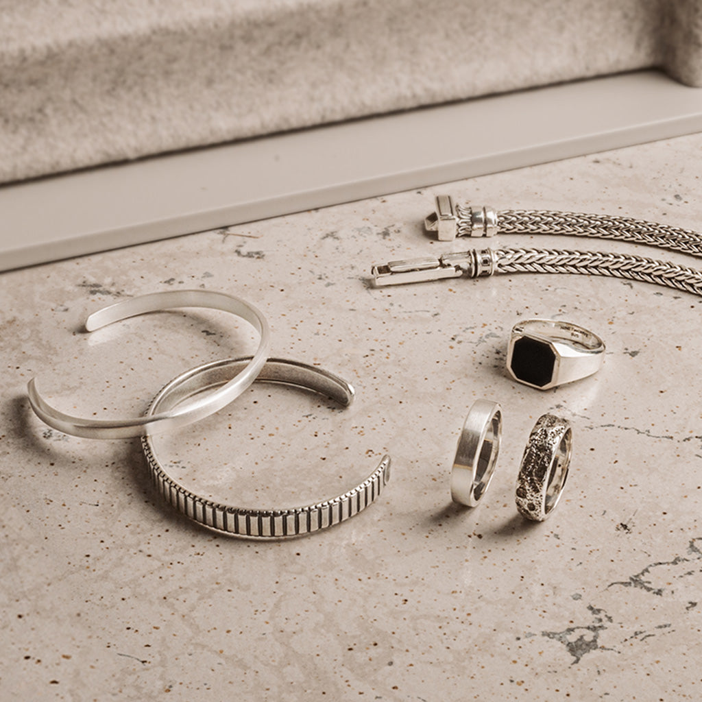 Ninetwofive zilveren ringen en armbanden voor heren tonen