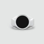 Front view of Adil 925 silver black onyx men’s signet ring from Ninetwofive