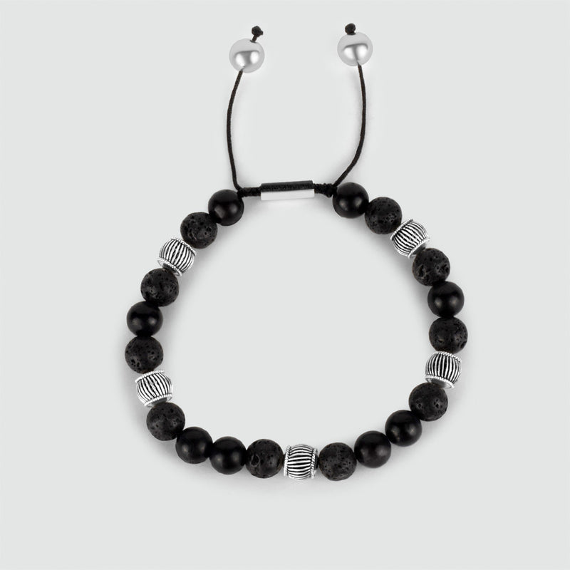 Bovenaanzicht van de Kaliq verstelbare heren kralenarmband met zwarte onyx en 925 sterling zilveren kralen.