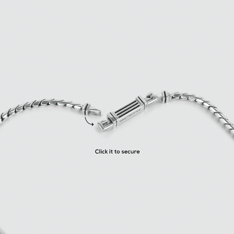 Chaîne « Emir » en argent sterling pour homme, fabriquée à la main, avec un fermoir et un mode d'emploi.