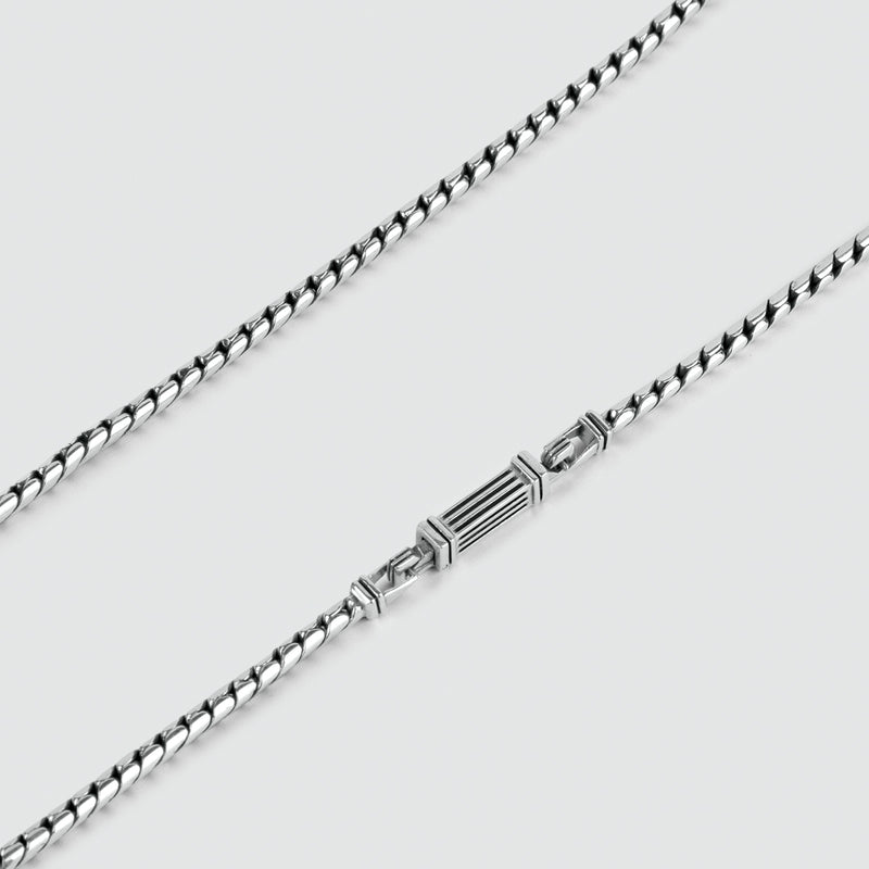 Chaîne « Emir » en argent sterling pour homme, fabriquée à la main, avec un fermoir en argent, proposée par Ninetwofive.