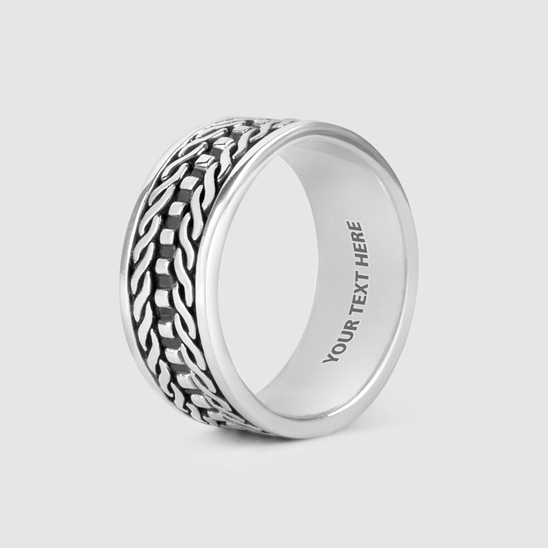Fariq oxidierter Sterling Silber Herrenring von Ninetwofive zeigt die Innenseite für die kostenlose Gravur.