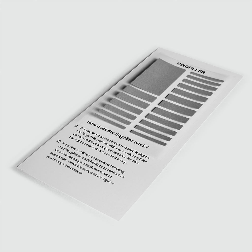 Une brochure en noir et blanc sur le réglage de la taille des bagues.