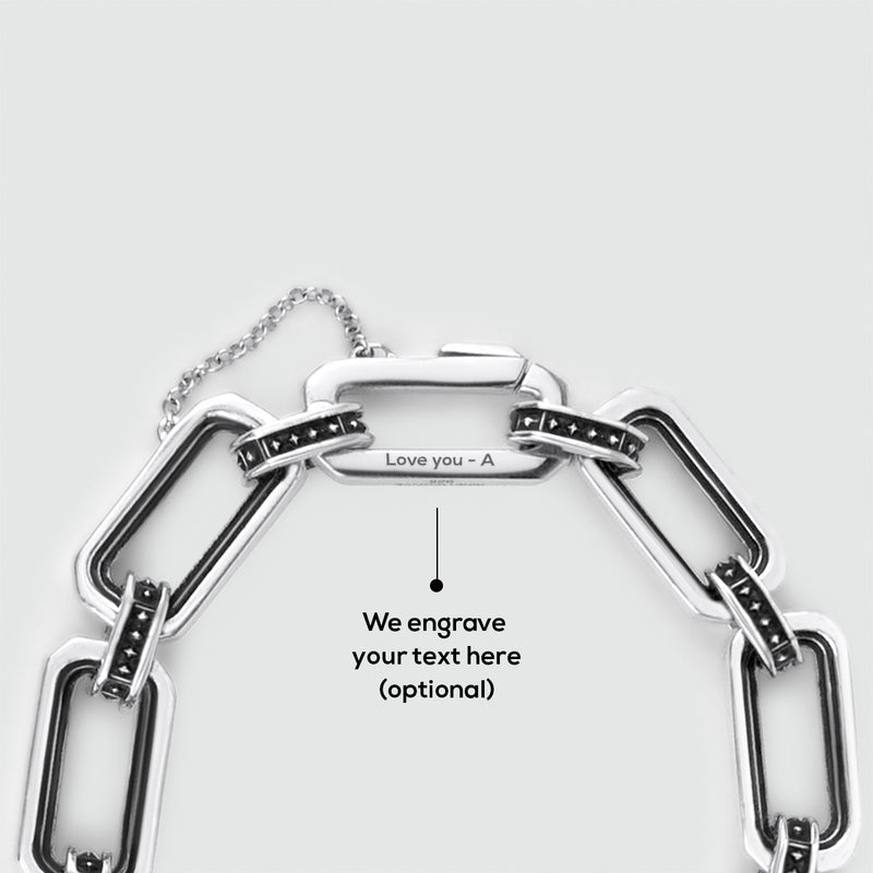 Aqwas heren armband van 925 sterlingzilver met zwarte steentjes; op de sluiting is ruimte voor een gratis gravering door Ninetwofive