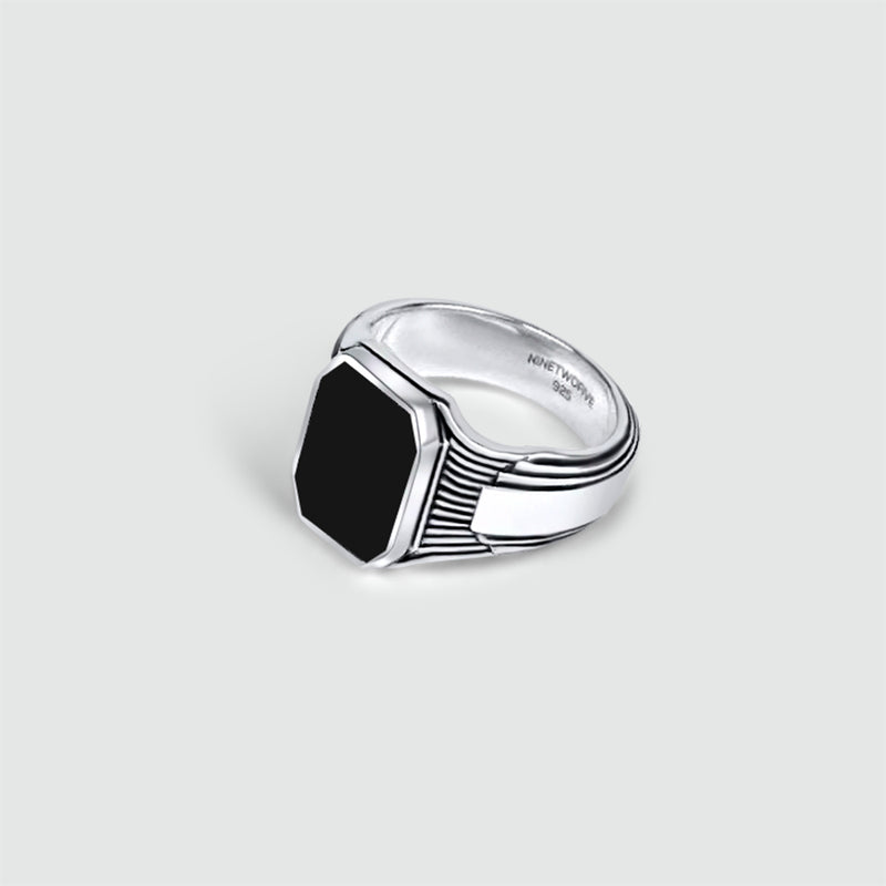 Buraq – Siegelring aus schwarzem Onyx, 17 mm – NineTwoFive