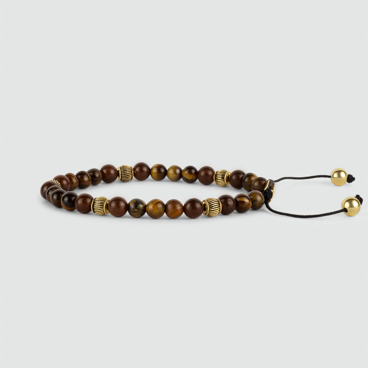 A Kaliq - Verstellbares Tigerauge Perlenarmband in Gold 6mm mit Tigerauge Perlen und Goldperlen.