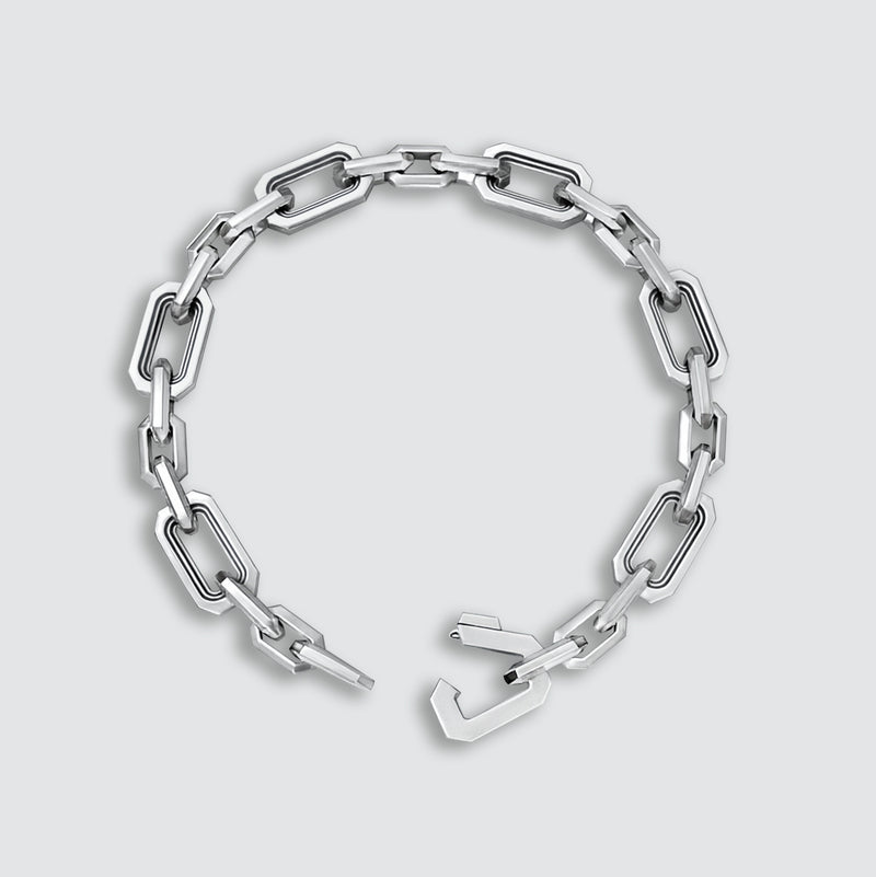 Draufsicht auf das Aqdas-Silberarmband für Herren mit offenem Verschluss.