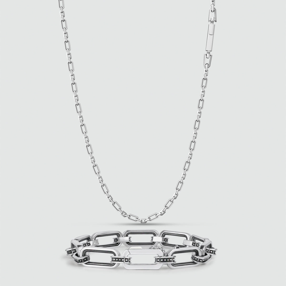 Vorderansicht des Aqwas-Armbands und der Qaws-Silberkette set Männer von Ninetwofive, gefertigt aus hochwertigem Sterlingsilber.