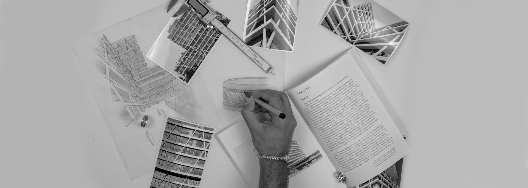 Ein Foto von einem Buch und einer Schaufel.