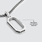 Het tonen van het gebied voor gratis graveren in Durwas zilveren herenhanger die is ontworpen met zwarte diamanten door Ninetwofive. 