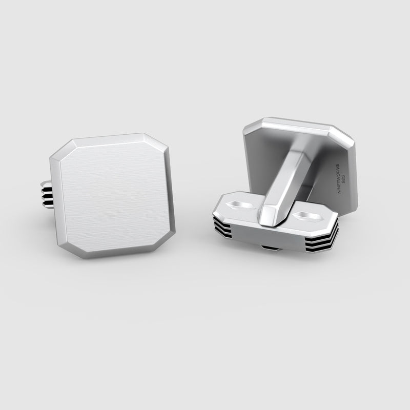 Boutons de manchette Hayel pour homme, en argent, finition mate, avec gravure, pour des bijoux personnalisés, disponibles sur Ninetwofive.