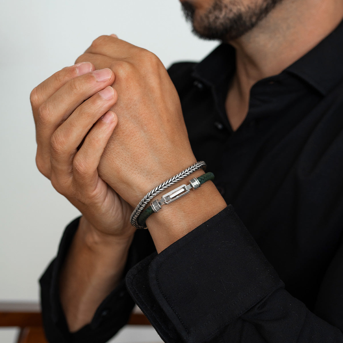 Rayhan - Gevlochten groene leren armband met 5,5 mm sterlingzilver - Gecombineerd met een zilveren kettingarmband - NineTwoFive