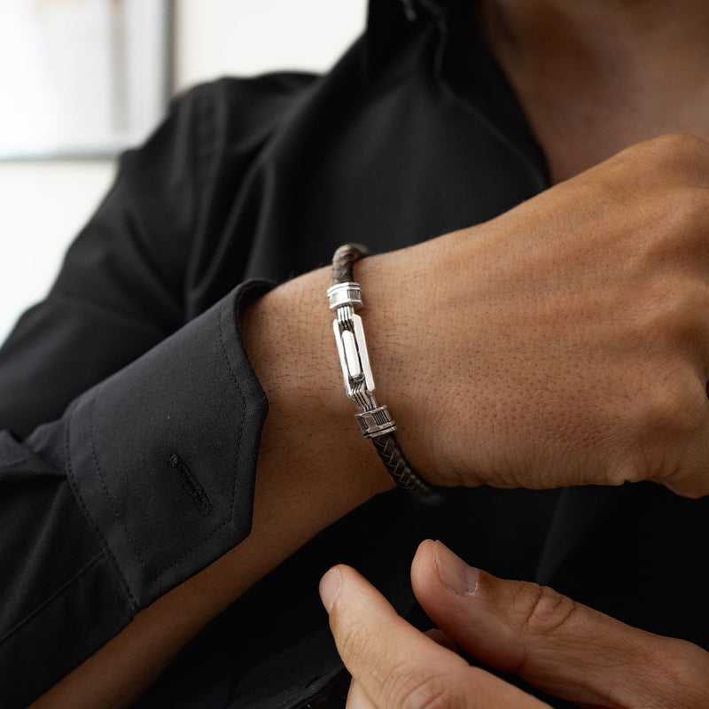 Rasiq – Geflochtenes dunkelbraunes Lederarmband mit 5,5 mm Sterling Silber – NineTwoFive