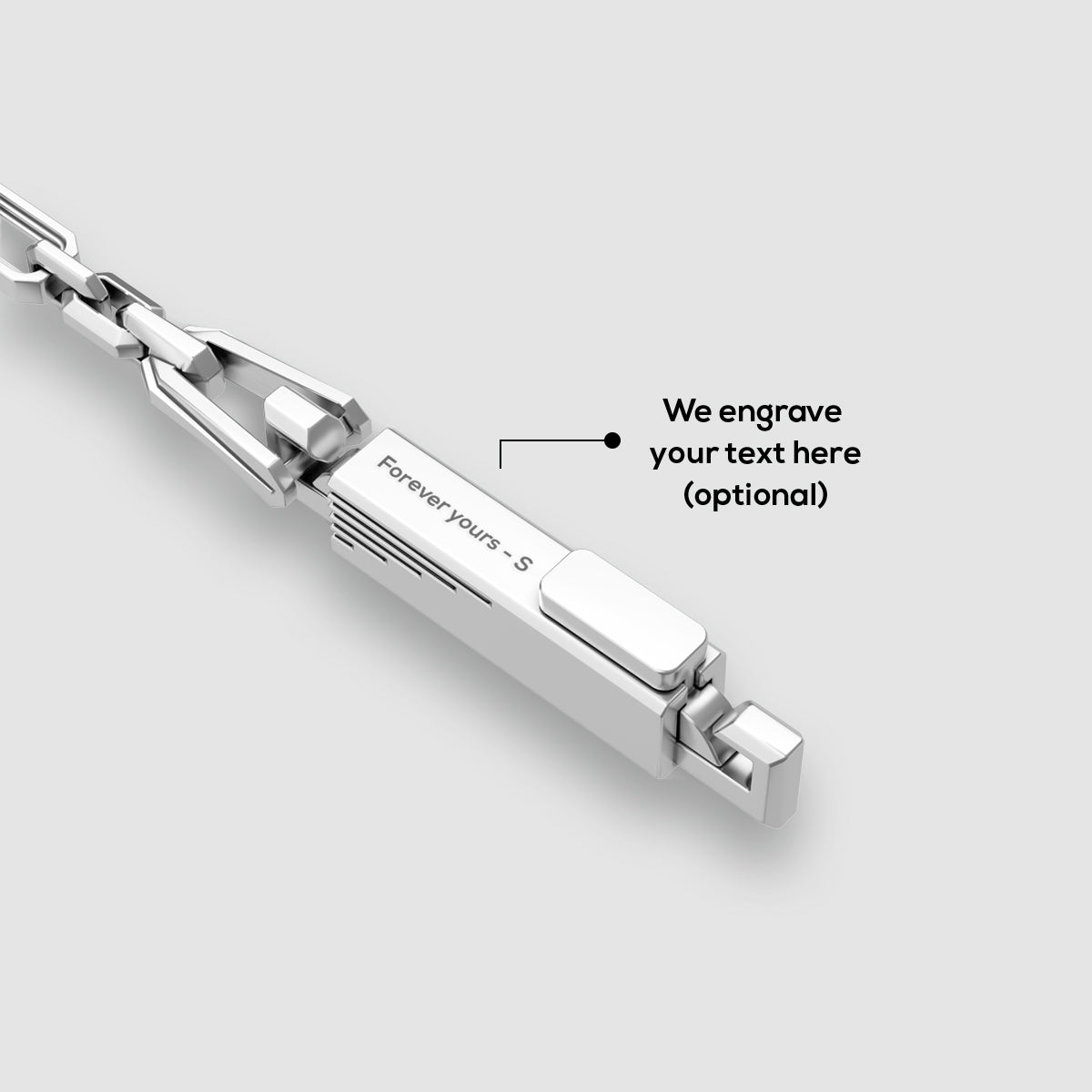 Close-up of the Qaws mens sterling silver link chain by Ninetwofive, showing the area available for free engrave.