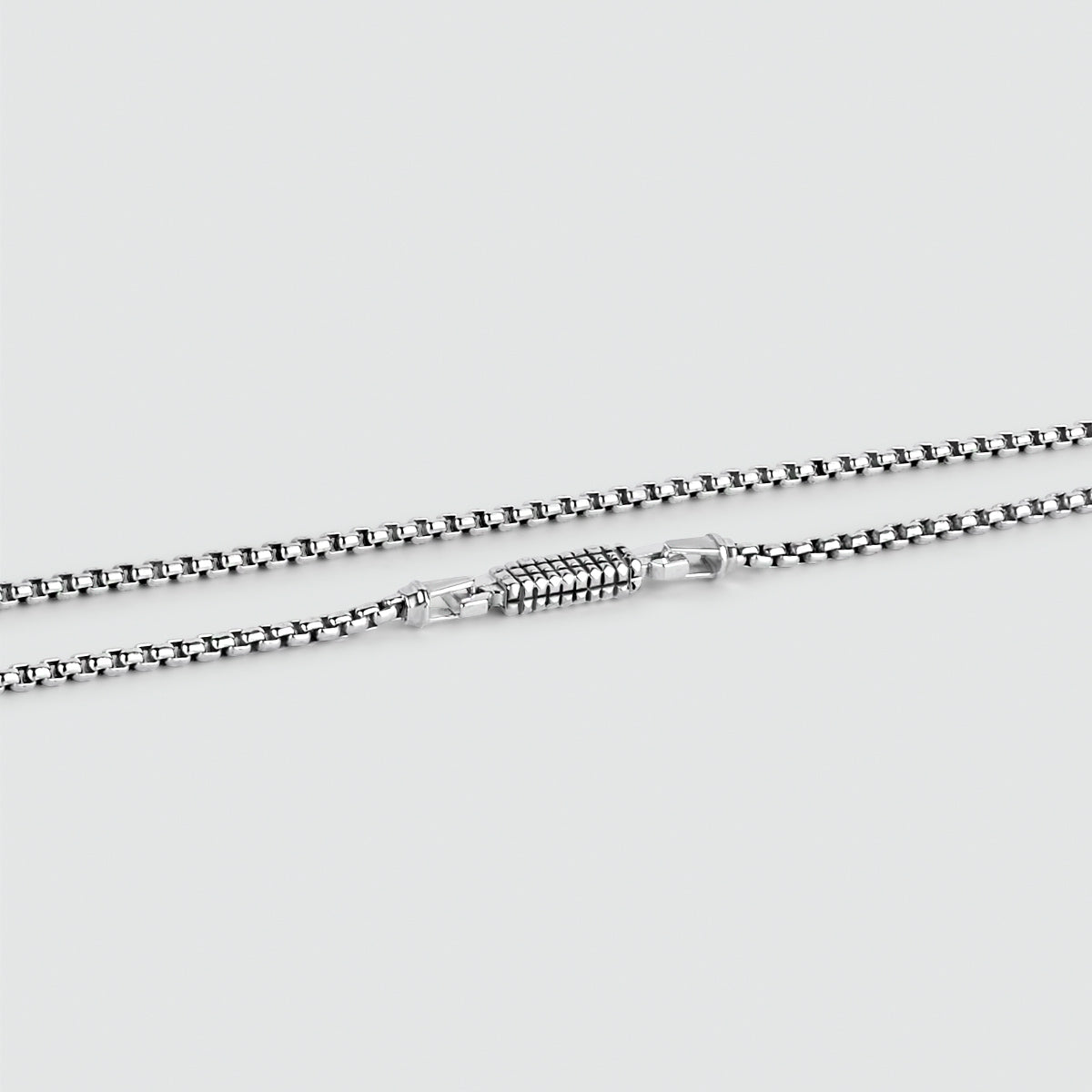 Een handgemaakte Kamal - Sterling Zilver Box ketting  3mm met een slotje eraan.