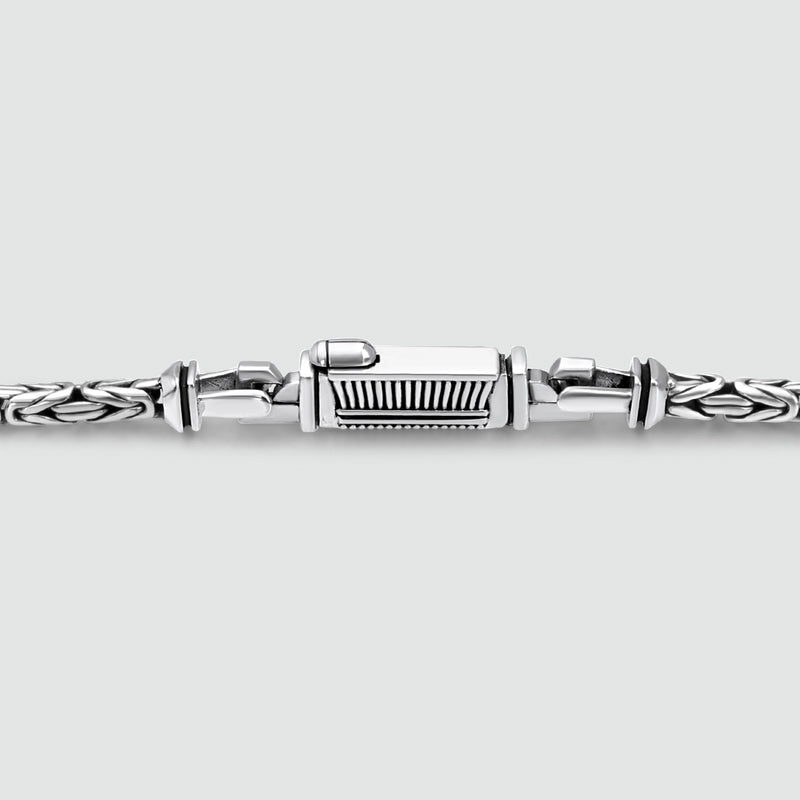 Close-up of the Ramsi sterling silver mens chain from Ninetwofive, showing secure clasp lock detail in a cavetto design.