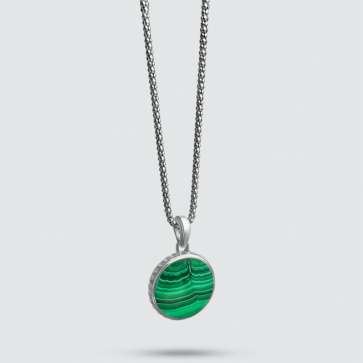Un collier avec une boussole Safar - Malachite en argent sterling Pendantif pour les hommes.