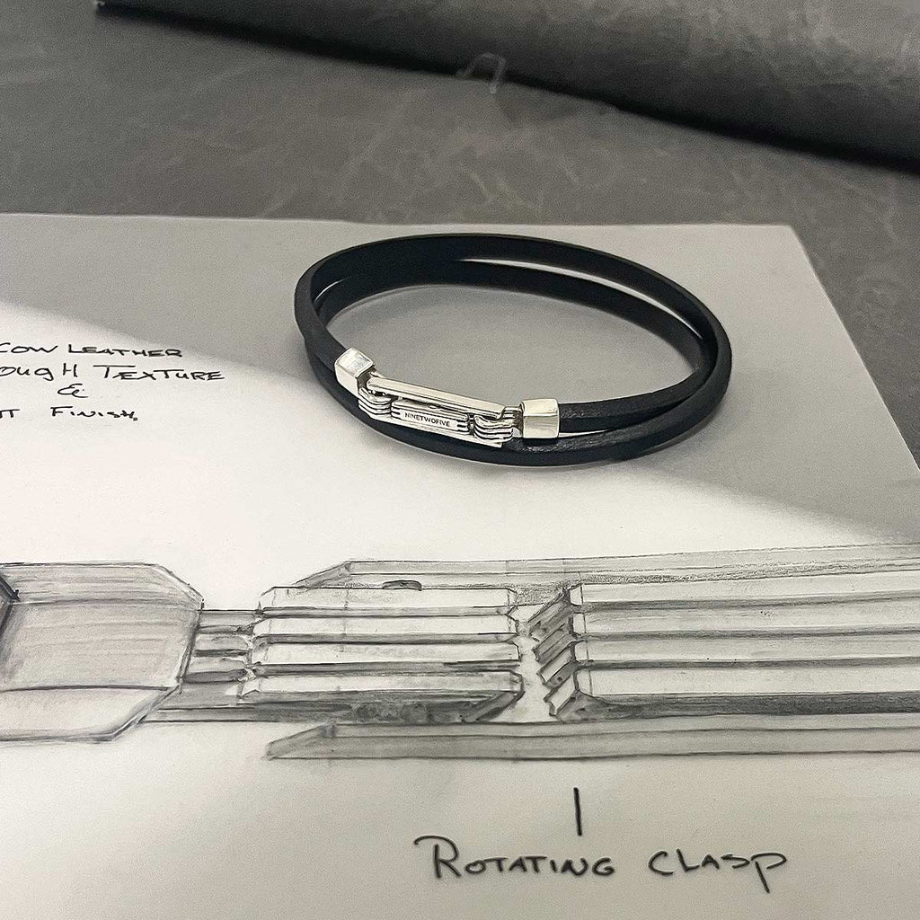 A drawing of a bracelet on a piece of paper.
