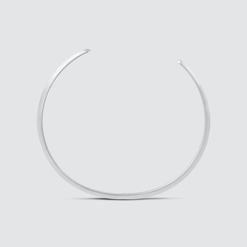 Noor sterlingzilveren heren armband, verticaal weergegeven in een gedetailleerd zijaanzicht, Ninetwofive.