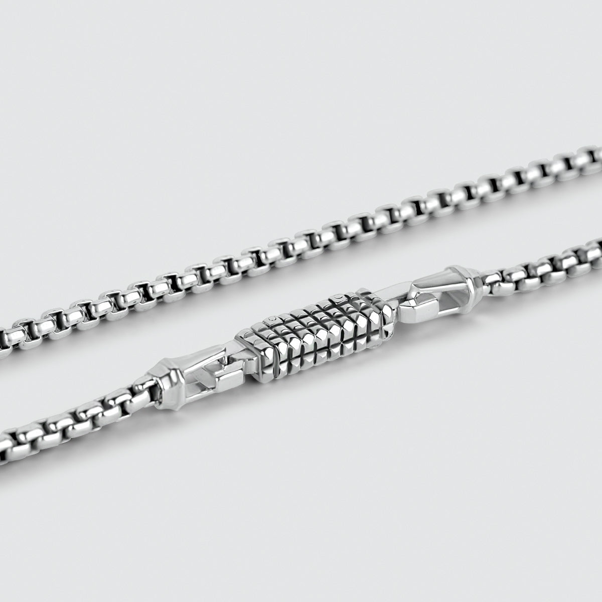 Een handgemaakte Kamal - Sterling Zilver Box ketting  3mm met een slotje eraan.
