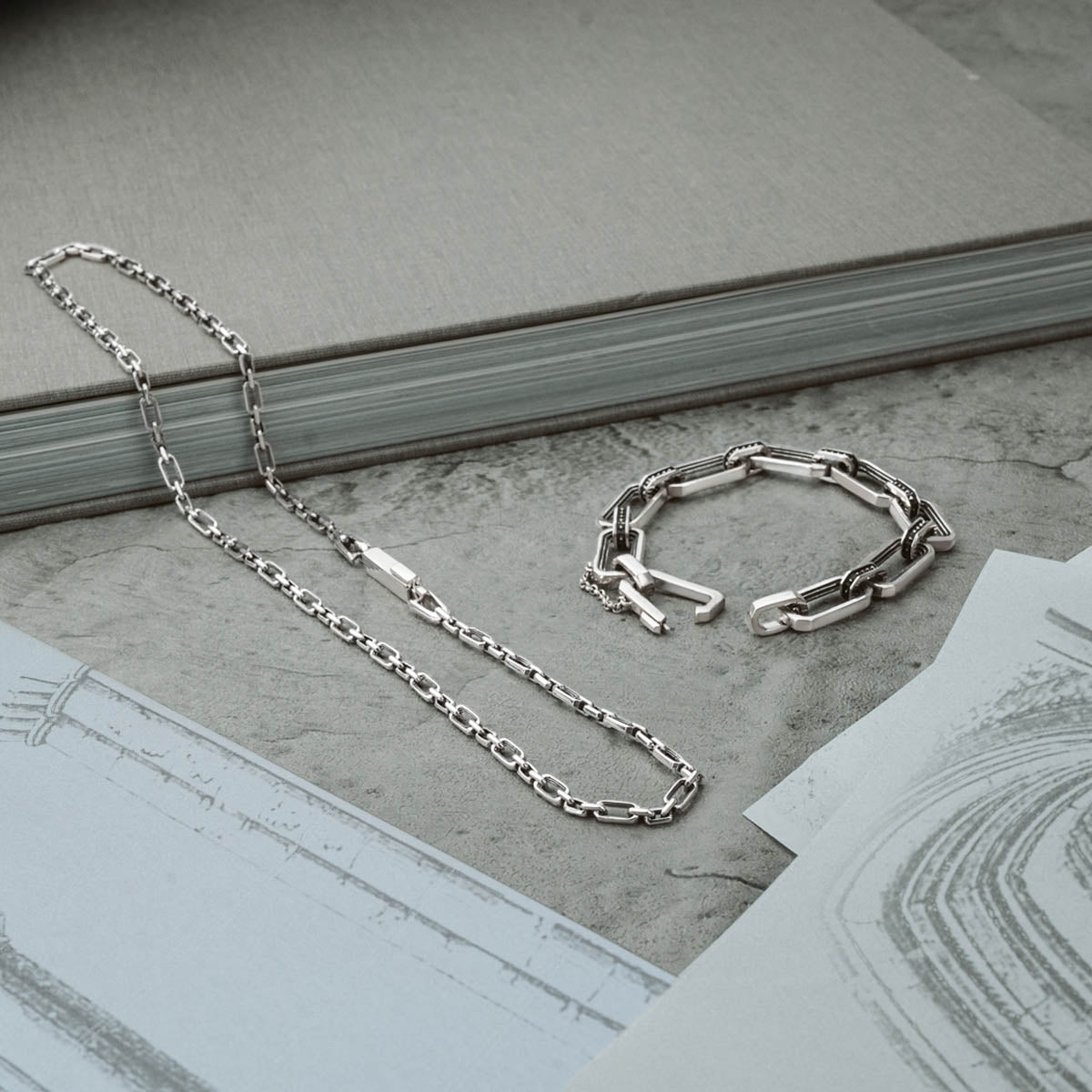 chaîne en argent pour homme et bracelet pour homme avec esquisse d'arc. Ninetwofive 
