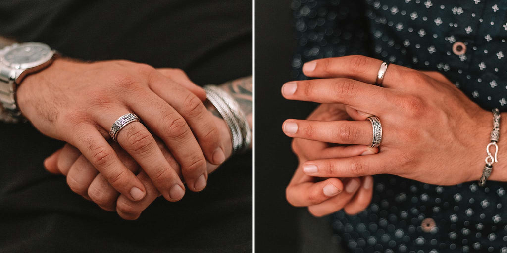 Twee afbeeldingen van mannenhanden versierd met ringen.