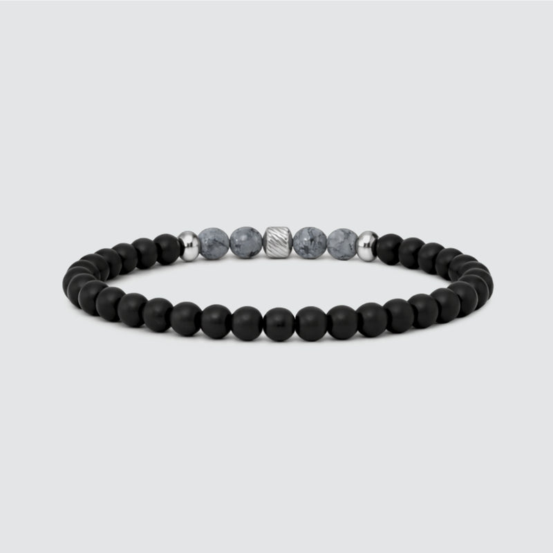 Vorderansicht eines Herrenarmbands mit Steinperlen von Ninetwofive zum Valentinstag 2026.