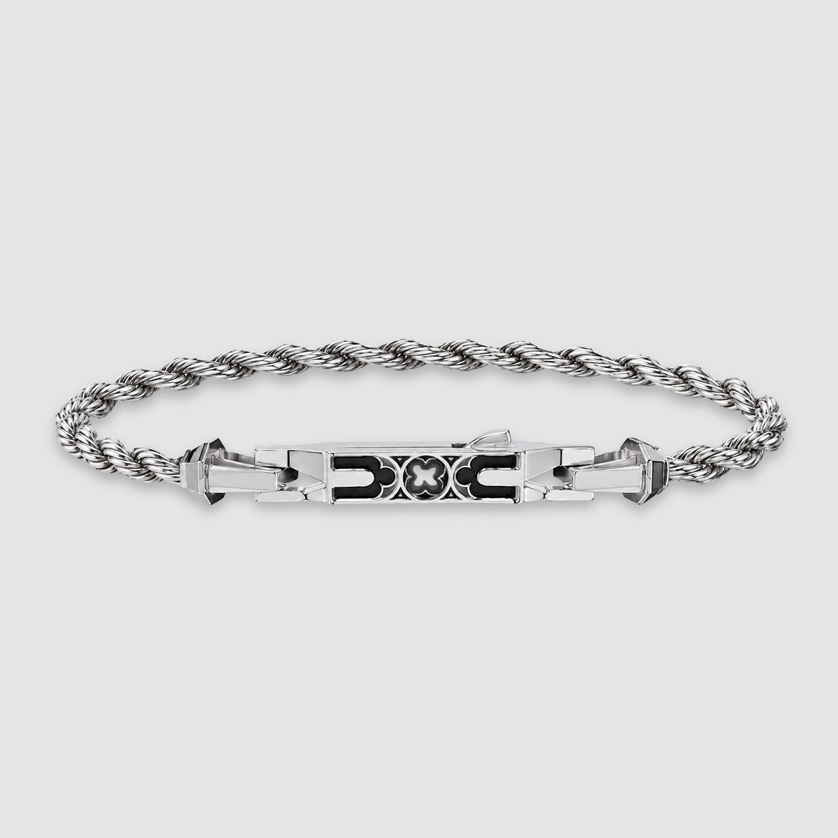 Front view of the Munir sterling silver rope chain bracelet with quatrefoil clasp