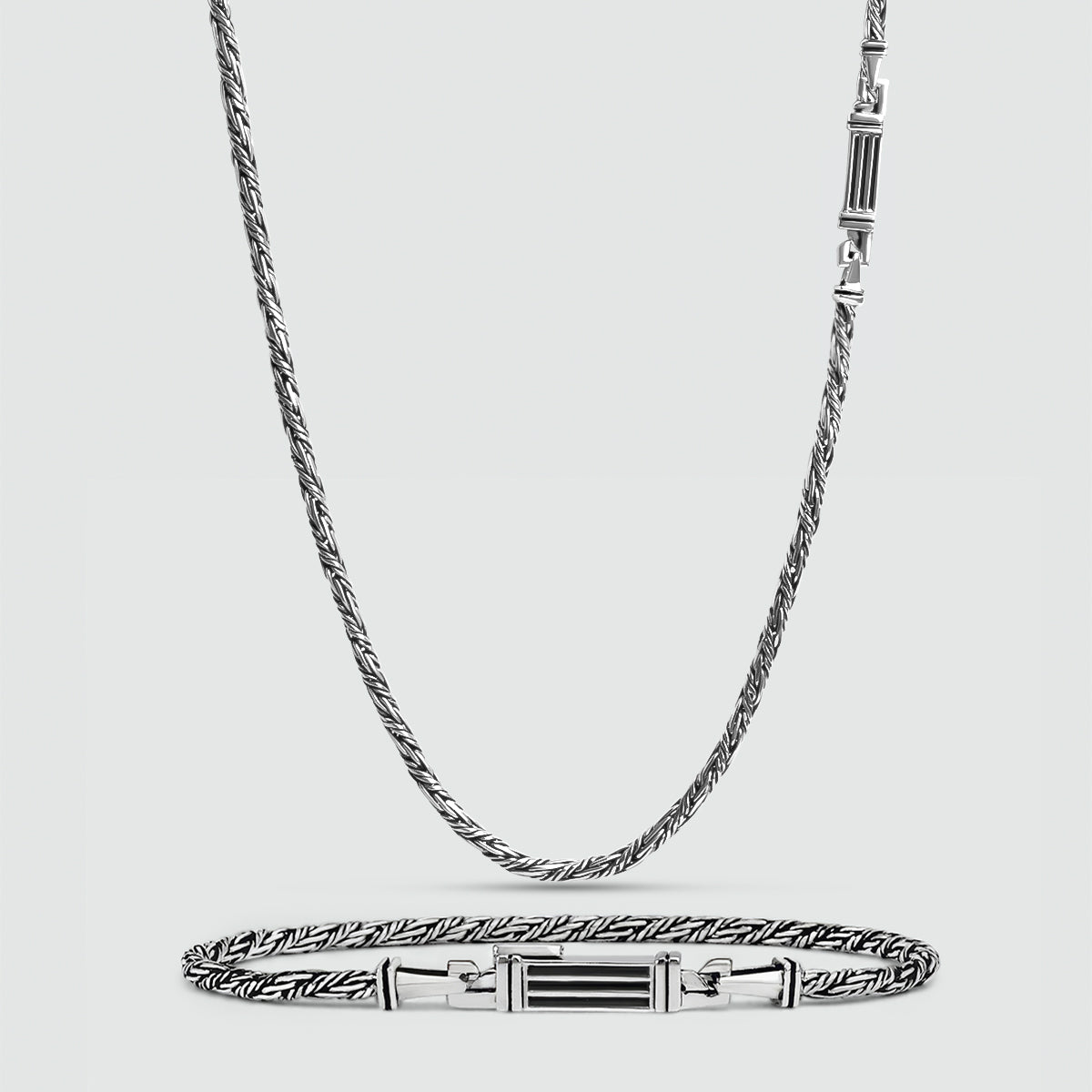 Vooraanzicht van Nadir zilveren touwketting en herenarmband van Ninetwofive