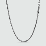 Vooraanzicht van de Nadir zilveren herenketting met gedraaid koord en de sluiting ontworpen door Ninetwofive