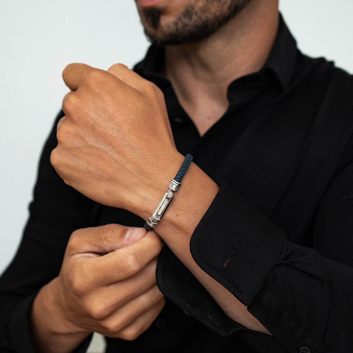 Razin - Gevlochten marineblauwe leren armband met sterlingzilver 5,5 mm - Wrist Lifestyle - NineTwoFive