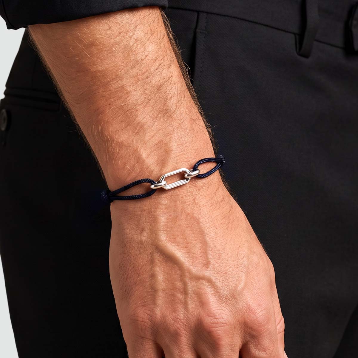 Aaqil – Navy Blue Rope Chain Link Bracelet – close-up on the wrist - NineTwoFive