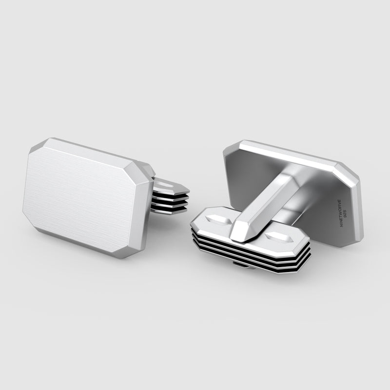 Détail du fermoir rotatif des boutons de manchette homme Nayel en argent finition mate de Ninetwofive.