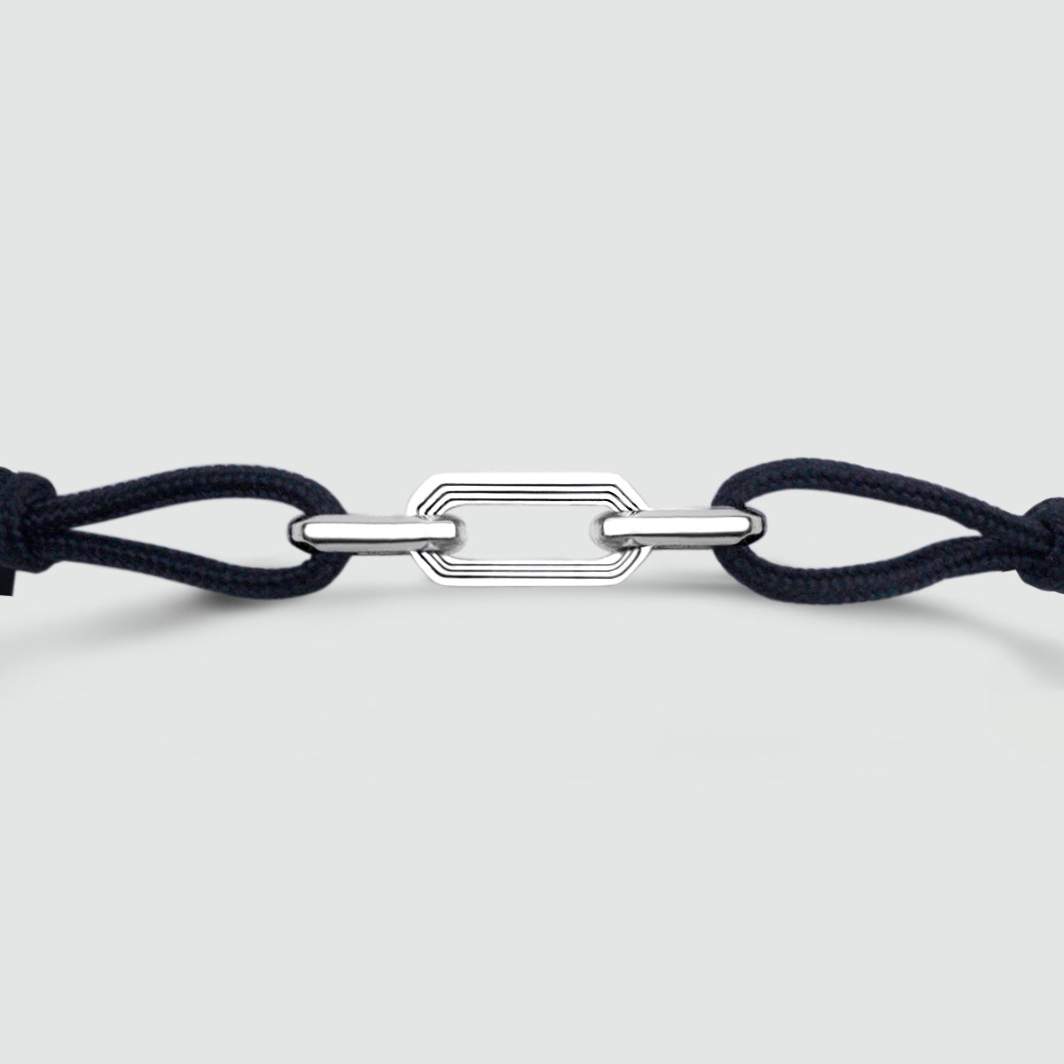Aaqil – Navy Blue Rope Chain Link Bracelet – sterling silver chain link detail - NineTwoFive