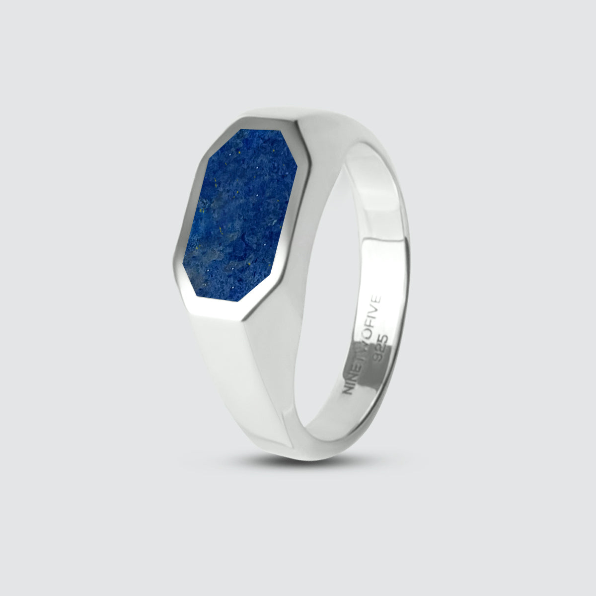 Une bague chevalière en argent gravée massif Rafiq - Elegant Lapis Lazuli Signet Ring 7mm pour hommes.