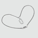 Pendentif en argent Durwas avec chaîne en argent massif sur fond blanc