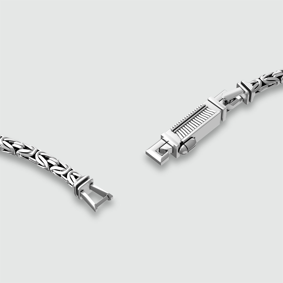 Bovenaanzicht van Ramsi sterling zilveren Byzantijnse armband voor mannen. Ninetwofive