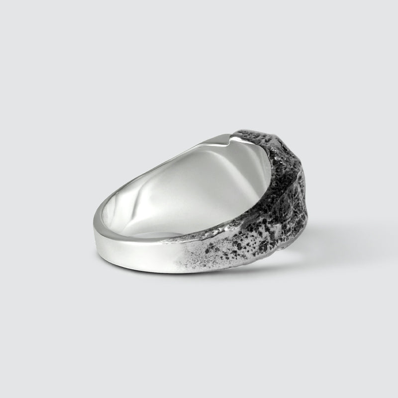 Achterkant van de Tawasul-zegelring, gemaakt van sterlingzilver, met een naadloze band