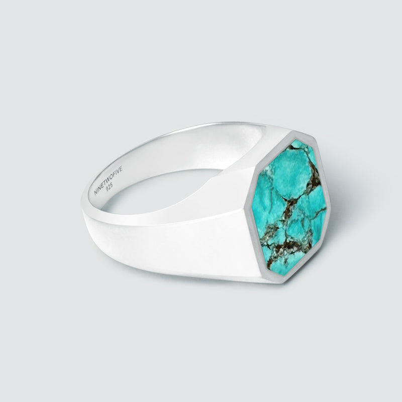 Side view of the Nuri mens silver ring, clearly showing the engraved Ninetwofive and 925 logos.