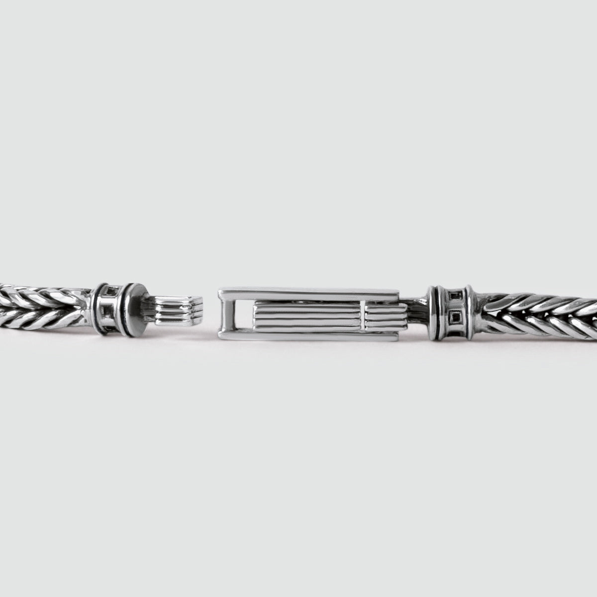 Ein NineTwoFive Herren Adam - Sterling Silber geflochtenes Armband 5mm mit einem sicheren Verschluss.