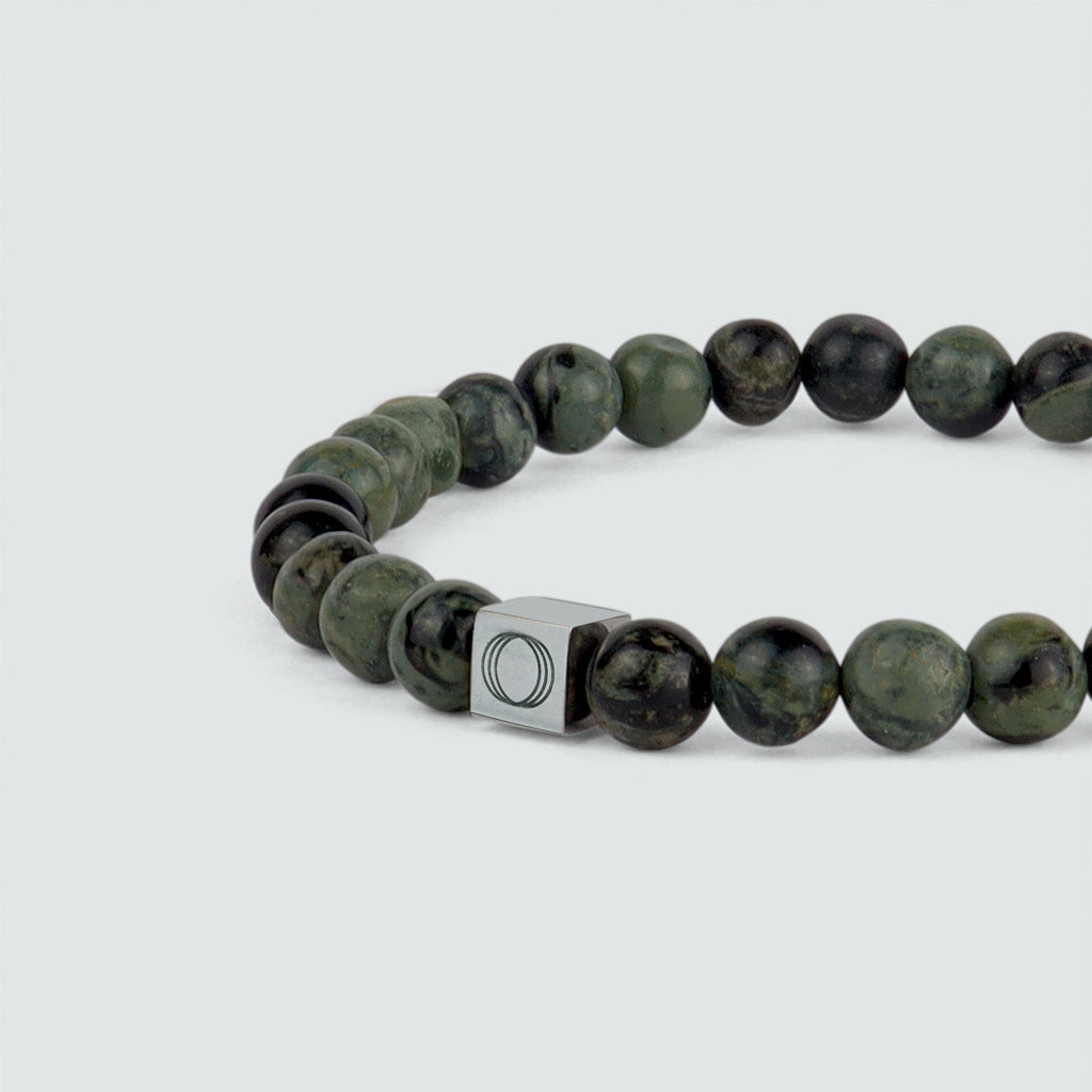 Ahgdar - Bracelet de perles vertes de 6 mm avec un fermoir en argent.