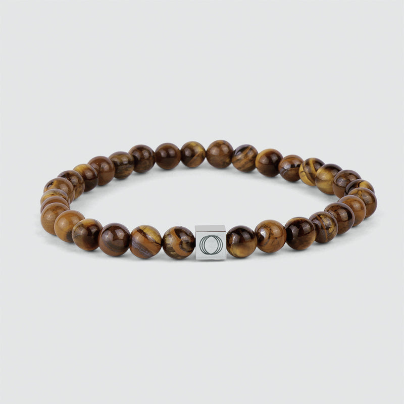 Alnamr heren armband met tijgeroogkralen, voorzien van het gegraveerde Ninetwofive-logo.