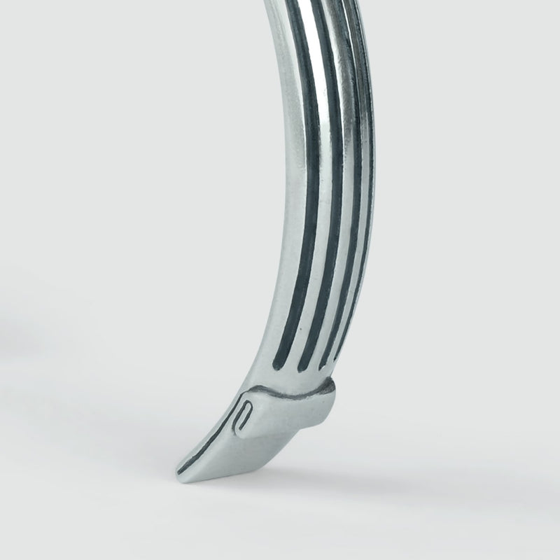 Side view of the sterling silver Arkan men's bracelet, showcasing the pillar design and Ninetwofive's handcrafting skills.