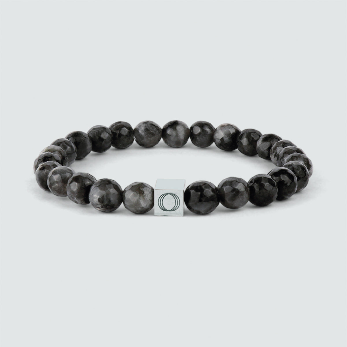 A Aswad - Schwarzes Perlenarmband 8mm mit silberner Schließe.