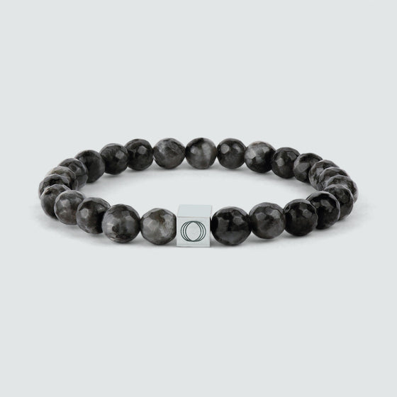 Aswad men's black beaded bracelet, showcasing the black Spectrolite stones and the Ninetwofive logo.