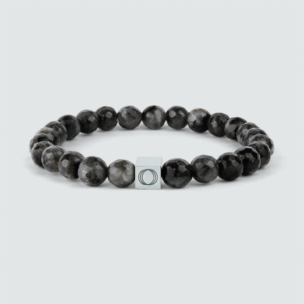 Aswad - Bracelet en perles noires de 6 mm avec un fermoir en argent et une pierre en spectrolite.