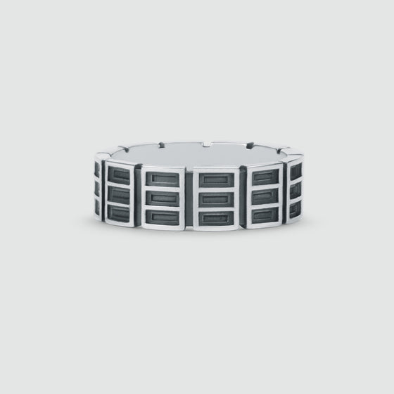 Ayman – Herrenring aus oxidiertem Sterlingsilber mit schwarzen Quadraten, entworfen von Ninetwofive.