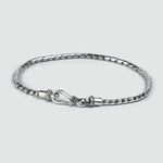 A NineTwoFive Emir -Sterling Silber Minimalist Armband 2,5 mm mit einem Verschluss.
